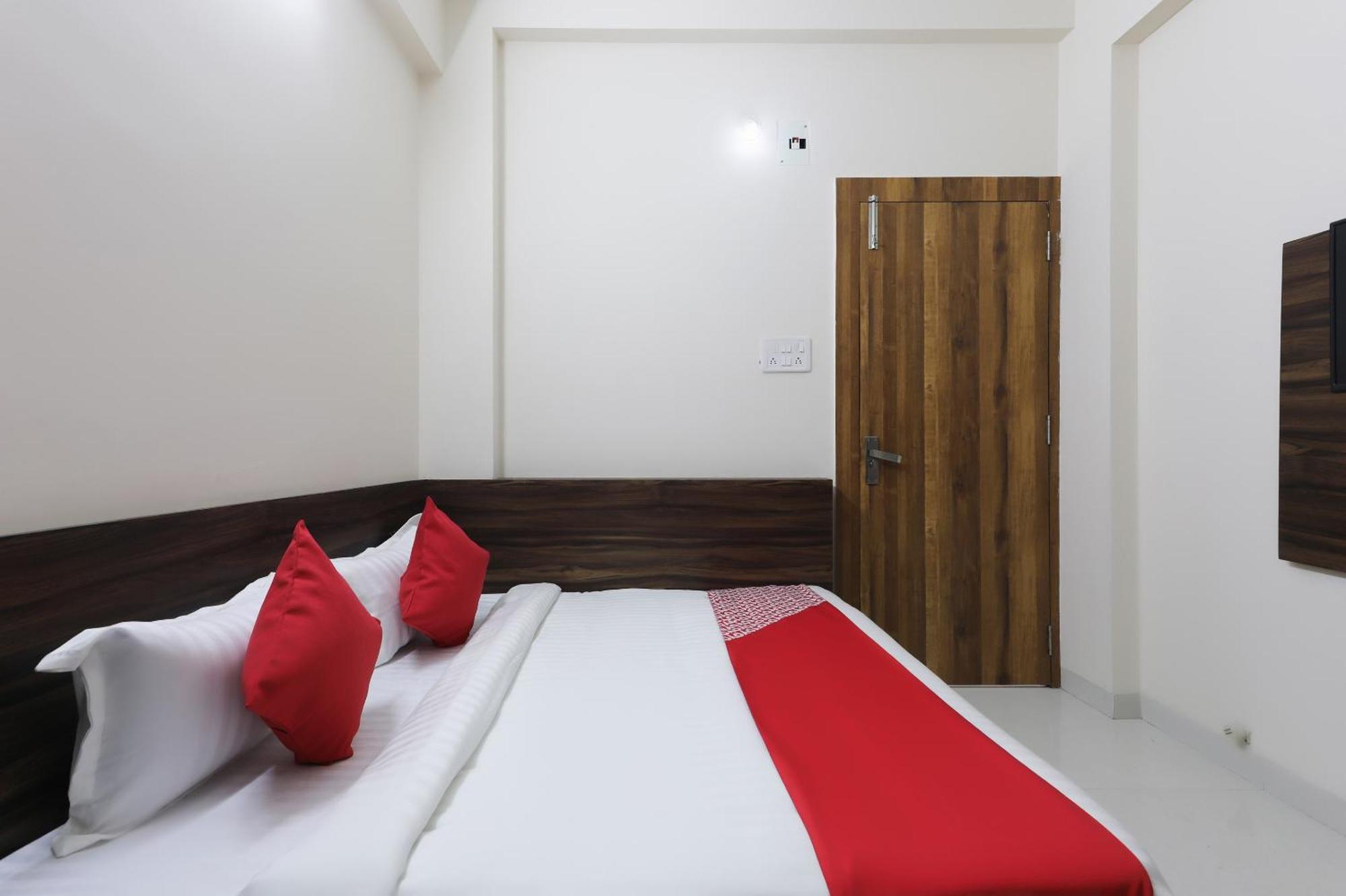 Hotel O La Flora Indore Buitenkant foto