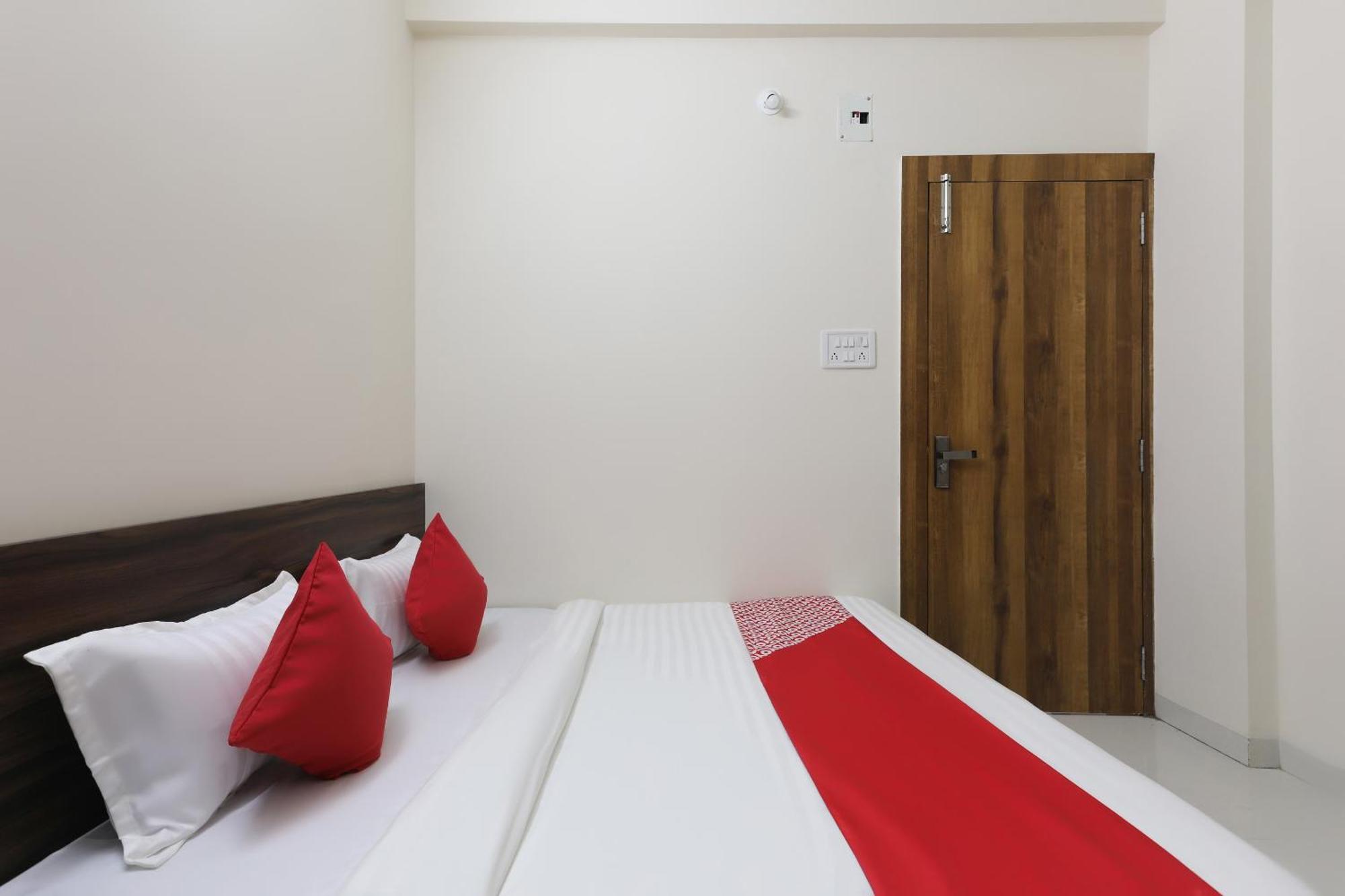 Hotel O La Flora Indore Buitenkant foto