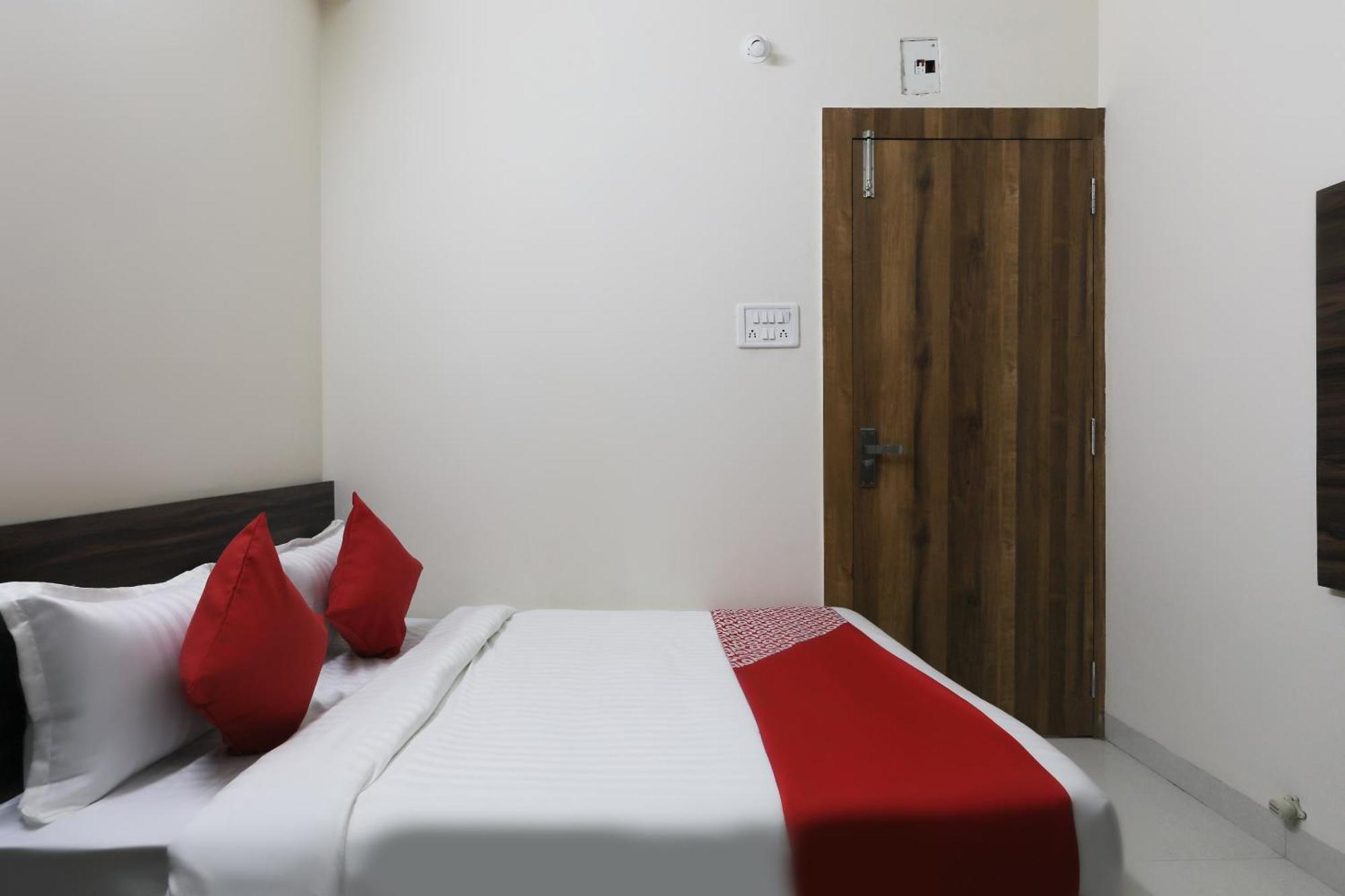 Hotel O La Flora Indore Buitenkant foto