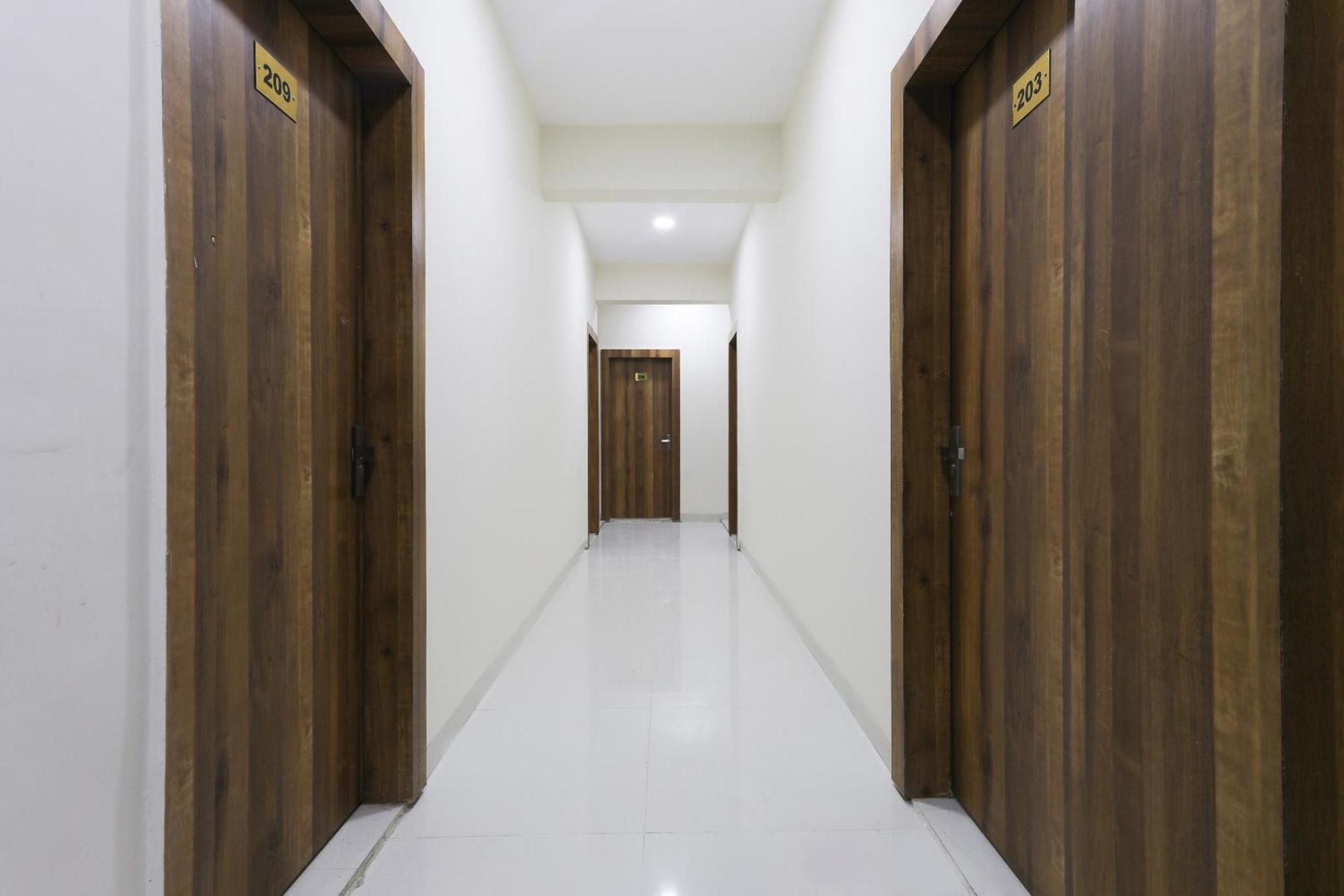 Hotel O La Flora Indore Buitenkant foto