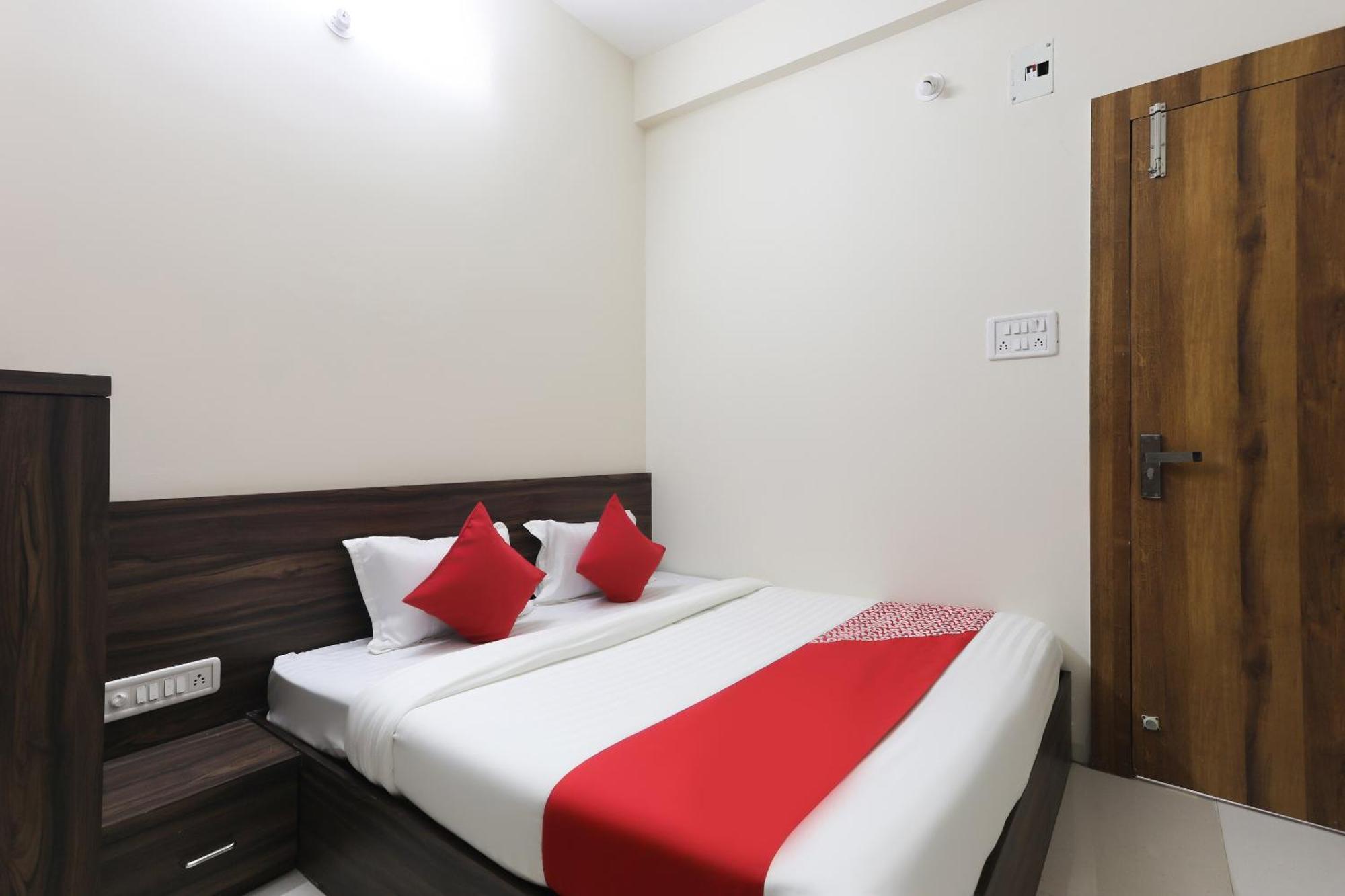 Hotel O La Flora Indore Buitenkant foto